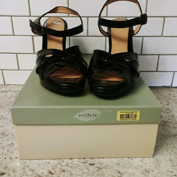 Nurture black heels - Picture 3 of 3